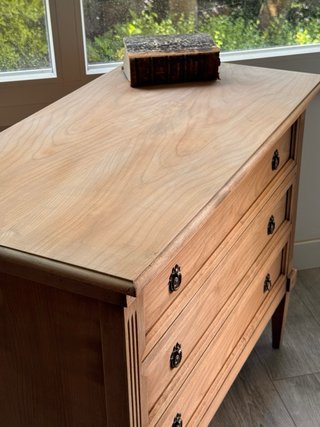Cómoda Antigua Luis XVI francesa madera lavada