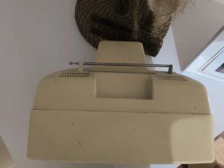Televisor Vintage Beige y Negro