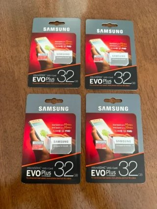 Confezione da 4 schede Samsung EVO Plus microSDHC da 32GB