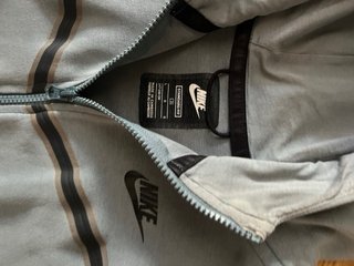 Set sportivo Nike Tech per bambini taglia L in ottime condizioni