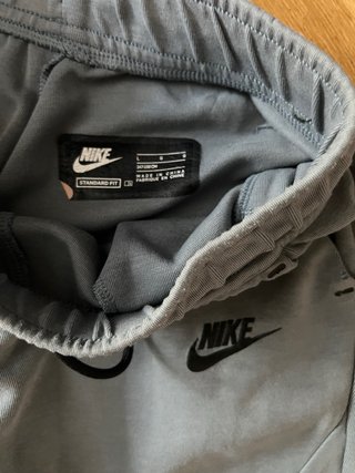 Set sportivo Nike Tech per bambini taglia L in ottime condizioni