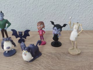 Lote  Figuras Vampirina + casa de vampirina