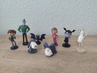Lote  Figuras Vampirina + casa de vampirina