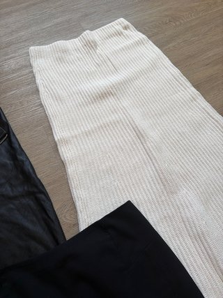 Lote 3 faldas: negra, cuero y beige