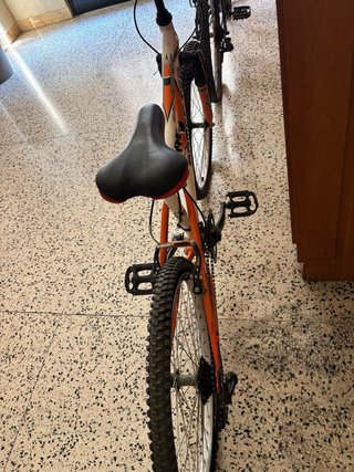 Bicicleta de montaña en buen estado