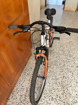 Bicicleta de montaña en buen estado