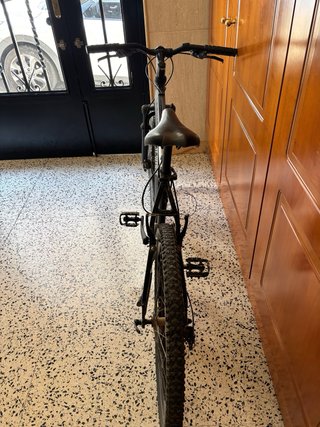 Bicicleta de montaña en buen estado