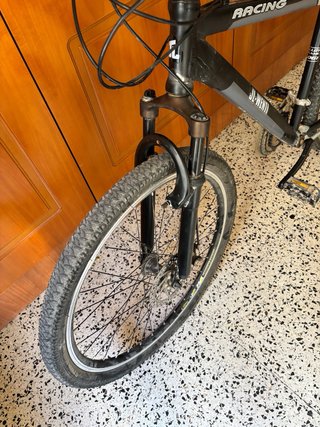 Bicicleta de montaña en buen estado