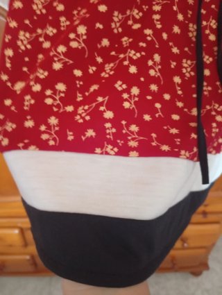 Vestido de verano corto rojo estampado floral