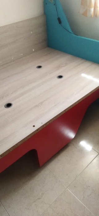Cama juvenil azul y roja