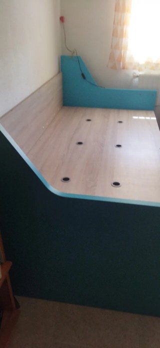 Cama juvenil azul y roja