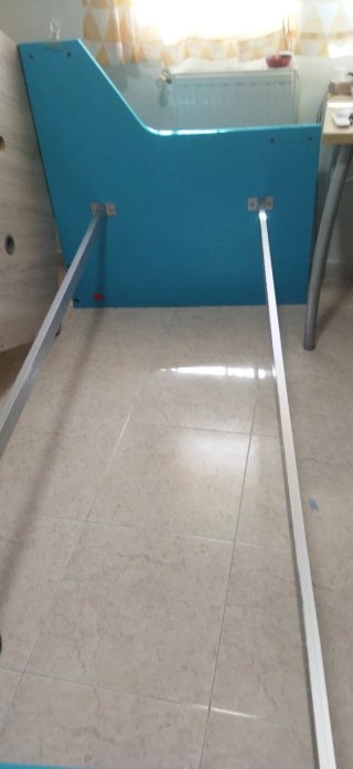 Cama juvenil azul y roja
