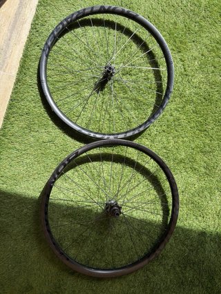 Ruedas Bontrager Kovee Pro30 aro(trasera fisurada)