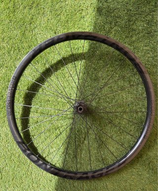 Ruedas Bontrager Kovee Pro30 aro(trasera fisurada)