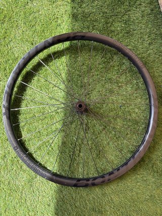 Ruedas Bontrager Kovee Pro30 aro(trasera fisurada)