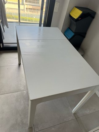 Mesa extensible blanca de madera