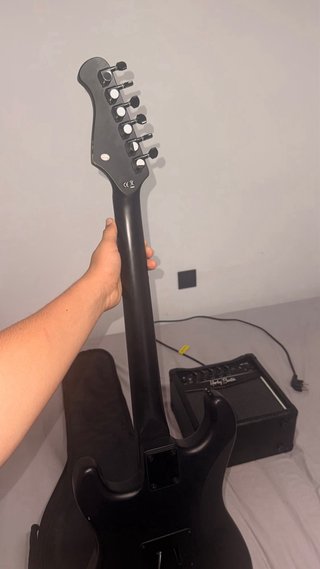 Guitarra Eléctrica Harley Benton + Amplificador