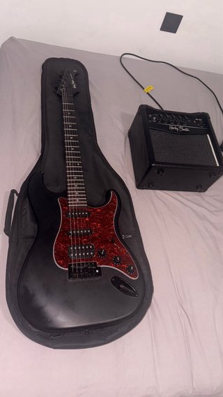Guitarra Eléctrica Harley Benton + Amplificador