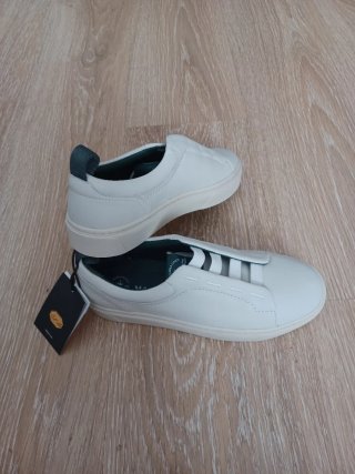 Zapatillas deportivas beige y verdes