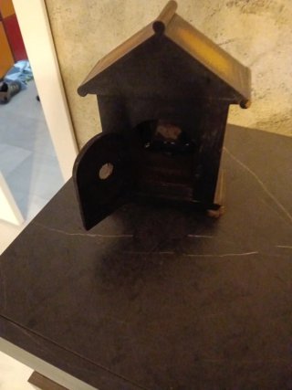 Reloj de mesa antiguo de madera