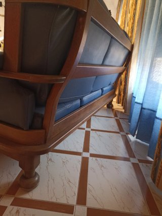 Sofá 3 plazas piel búfalo azul y madera