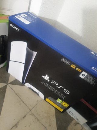 Consola PS5 lector + base vertical y juegos