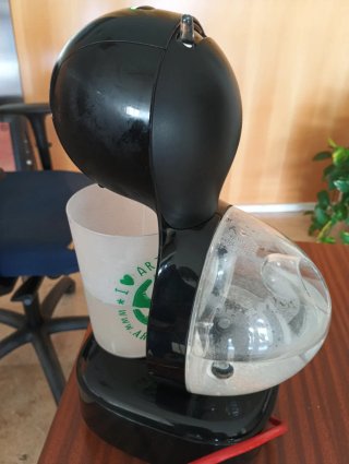 Cafetera Dolce Gusto Krups Negra