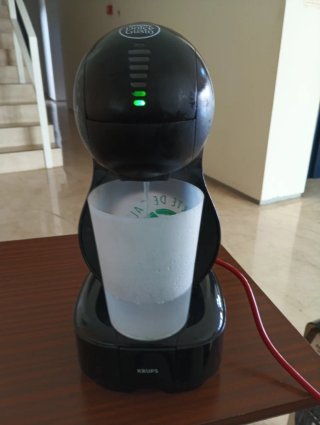 Cafetera Dolce Gusto Krups Negra