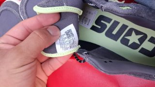 Converse grises con detalles verde lima