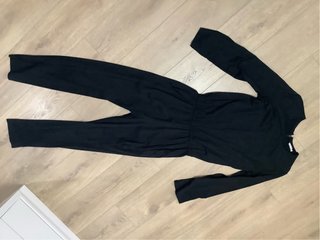 Mono elegante negro manga larga
