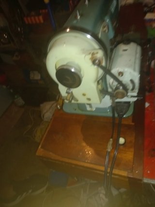 Máquina de coser Alfa Royale antigua