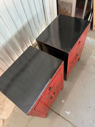 Pareja Mesitas Antiguas Lacadas y Pintadas a Mano