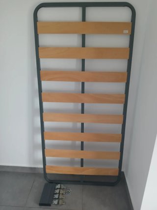 Somier 90cm con patas,nuevo a estrenar.