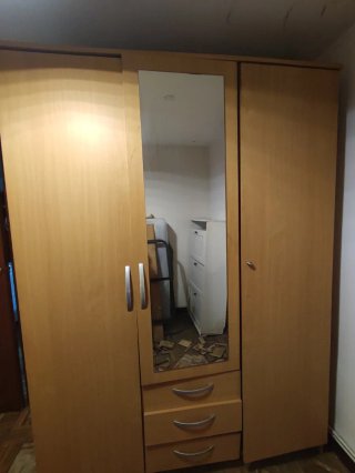 Armario de dormitorio con espejo