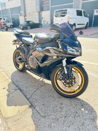 Honda CBR 1000RR Fireblade Negra