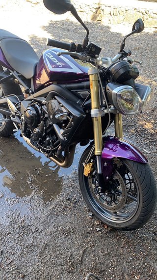 Triumph Street Triple Morada
