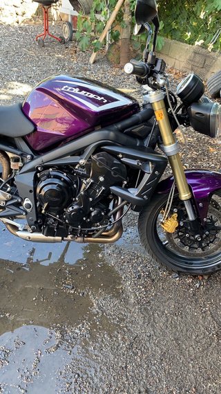 Triumph Street Triple Morada