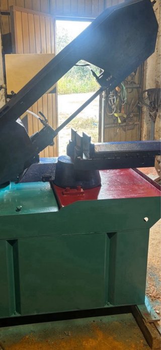 Sierra de cinta para metales