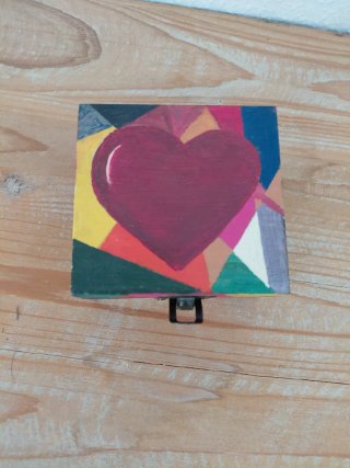 Caja decorativa de madera multicolor