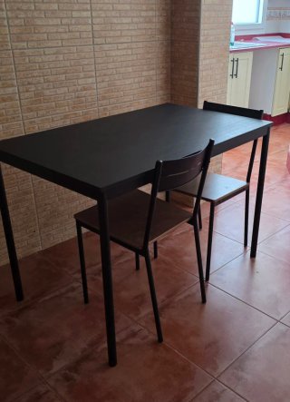 Mesa comedor negra con 4 sillas Ikea