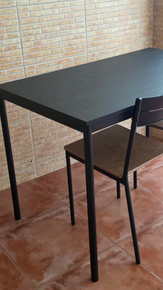 Mesa comedor negra con 4 sillas Ikea