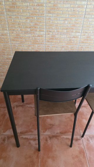 Mesa comedor negra con 4 sillas Ikea