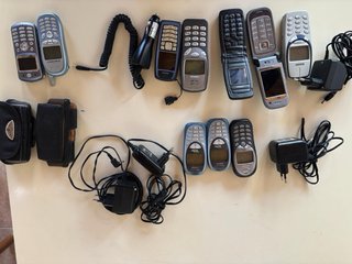 Lote Teléfonos Vintage Motorola, Nokia + Cargador