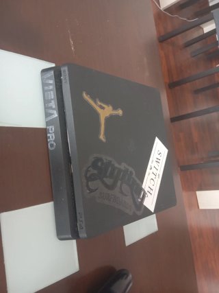 PS4 Slim 1TB + 3 Mandos V2 + Cargador