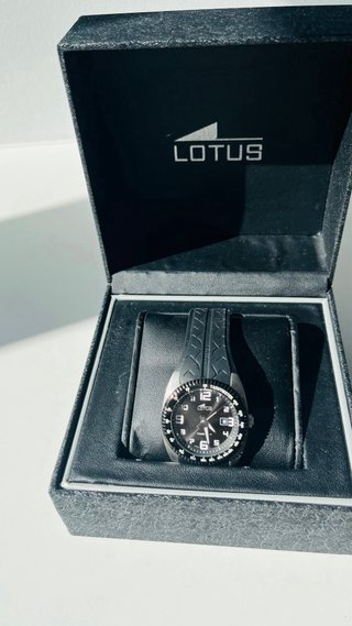 Reloj Lotus Hombre Negro y Plateado