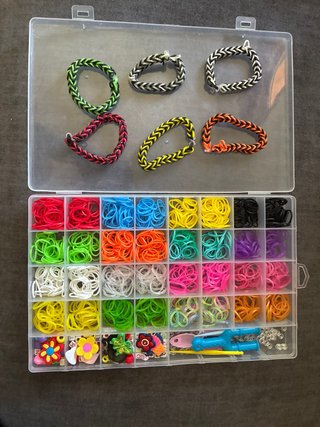 Gomitas y accesorios para hacer pulseras