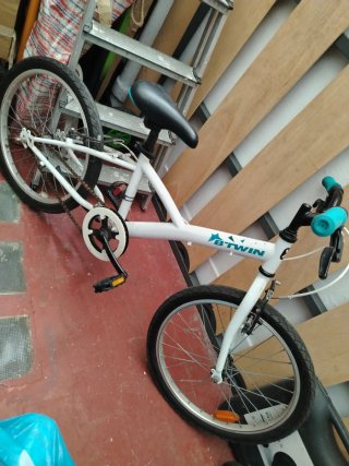 Bicicleta infantil BTWIN blanca
