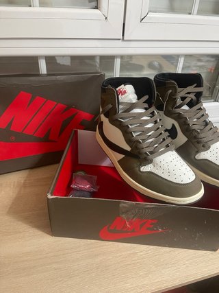 zapatillas deportivas marron y blanco