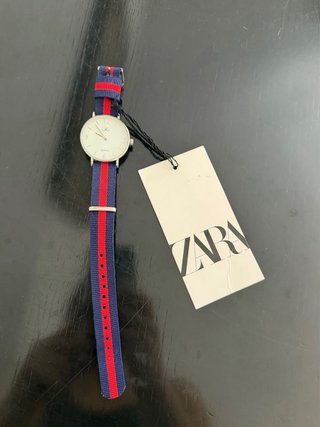 Orologio Zara con cinturino blu e rosso