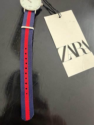 Orologio Zara con cinturino blu e rosso